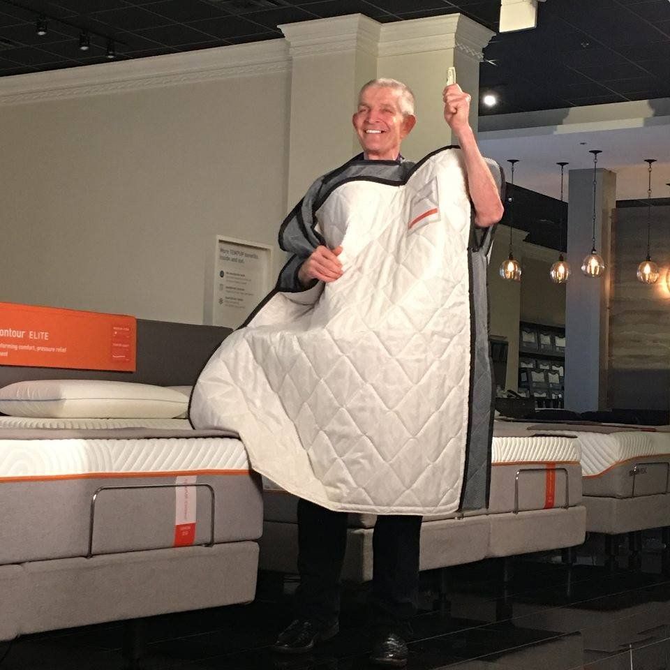 Empresario convierte sus tiendas de muebles en refugios por Harvey - mattress-mack3