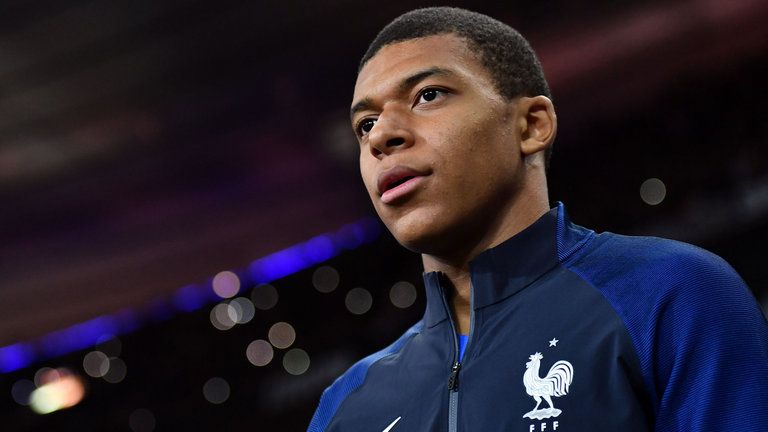 Mbappé llega al PSG