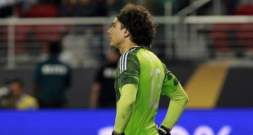 Memo Ochoa recibe su primera goleada en Bélgica