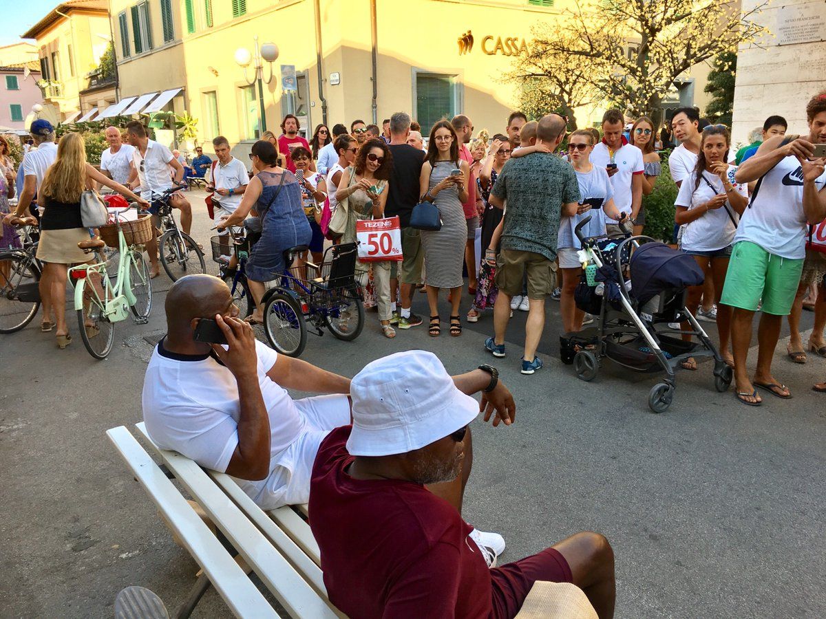 Confunden con migrantes a Magic Johnson y Samuel L. Jackson
