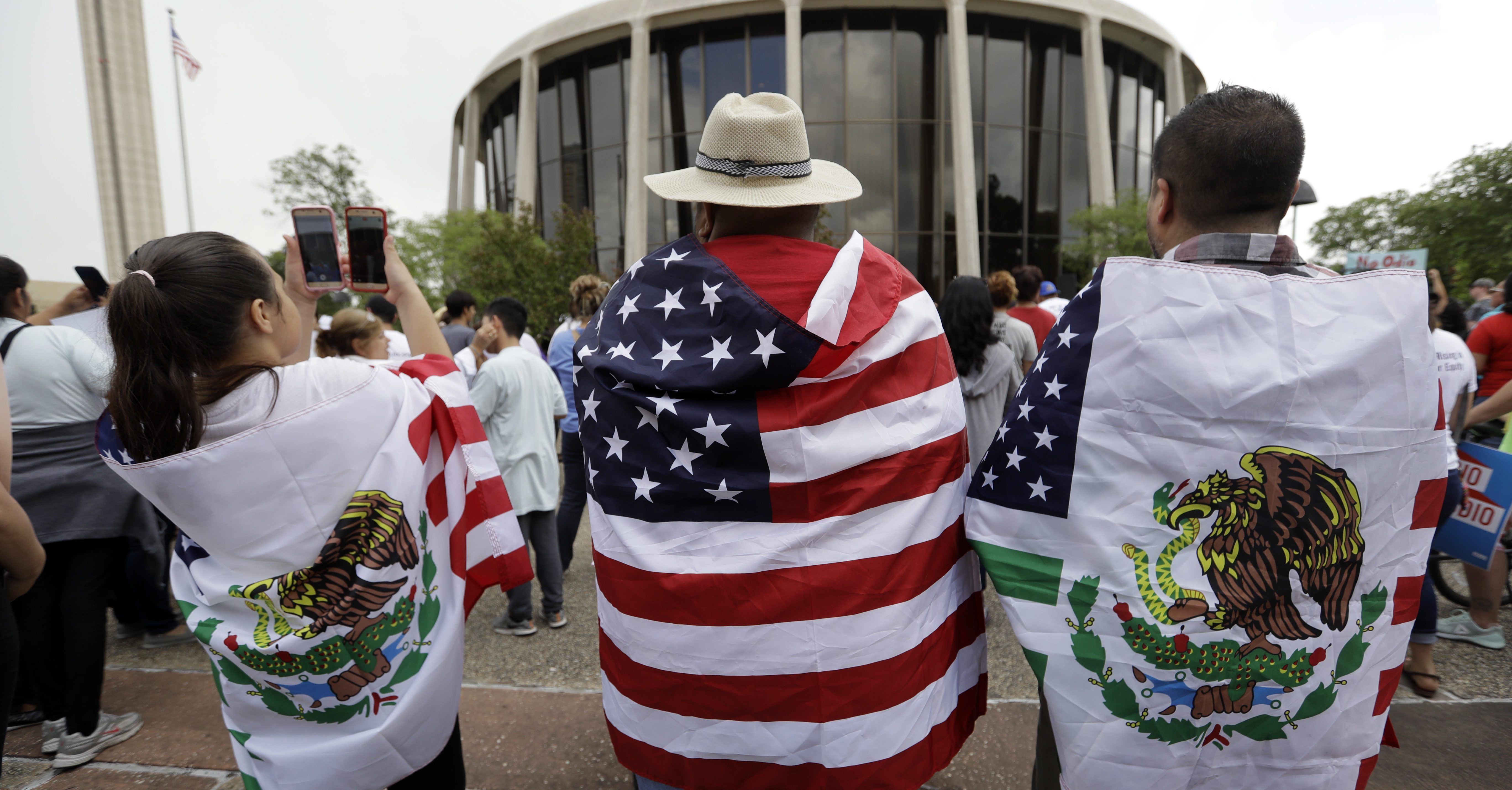 Aumentan las ganas de mexicanos de mudarse a EE.UU.