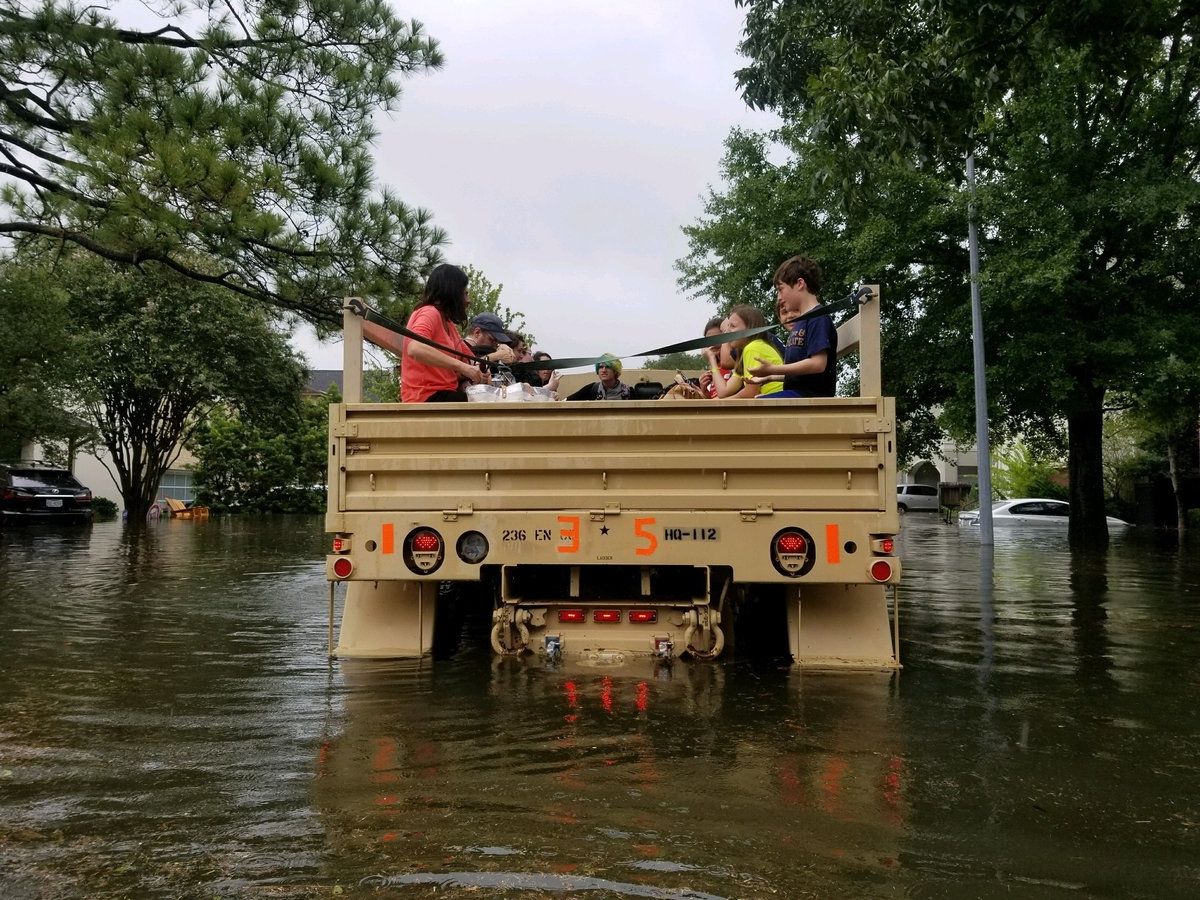 Washington desplegará hasta 30 mil soldados en Texas por Harvey - national-guard-texas-2