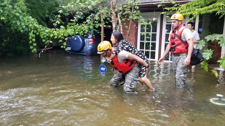 Washington desplegará hasta 30 mil soldados en Texas por Harvey - national-guard-texas