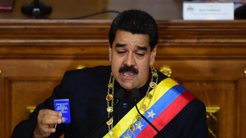 Autoridades cierran dos emisoras de radio en Venezuela - nicolas-maduro-1024x576