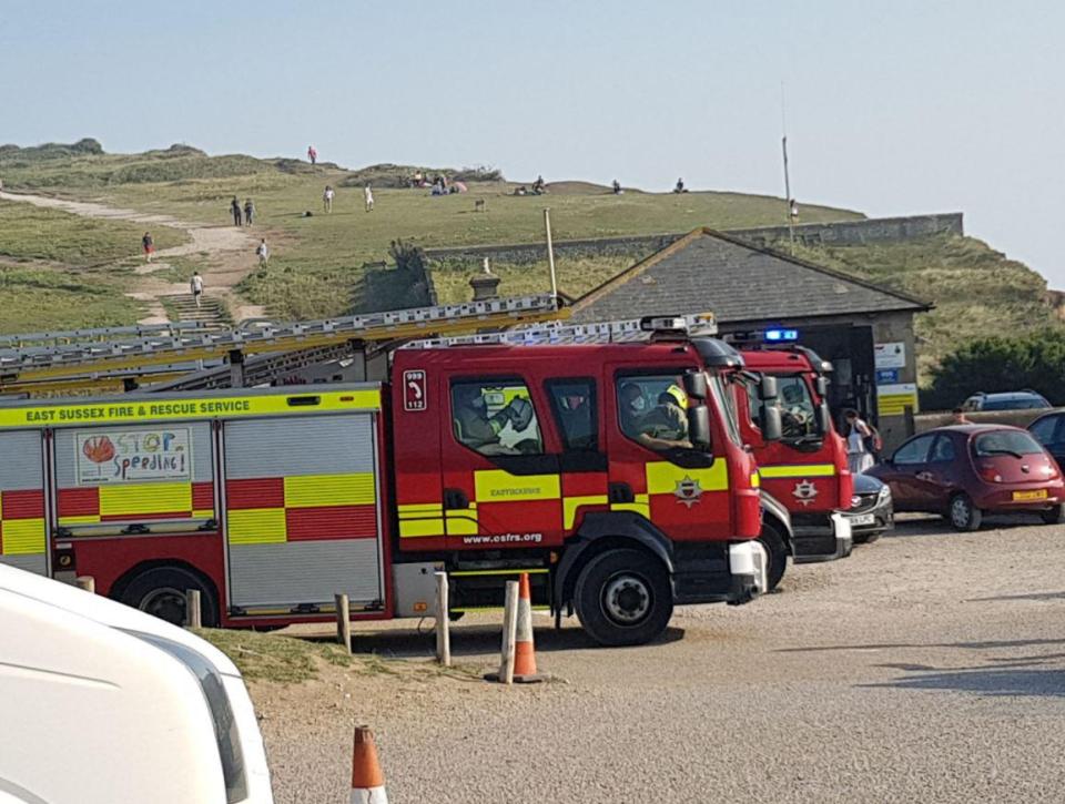 Evacuan playa del Reino Unido por niebla química
