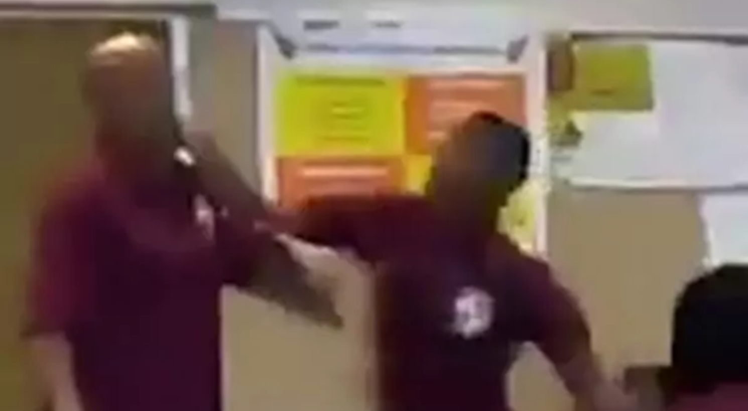 #Video: Estudiante noquea a maestro en Estados Unidos