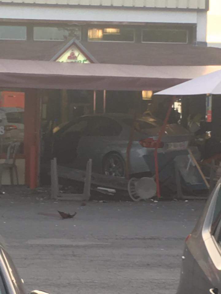 Muere niña de ocho años tras choque de auto en pizzería en Francia - pizzeria-paris-1