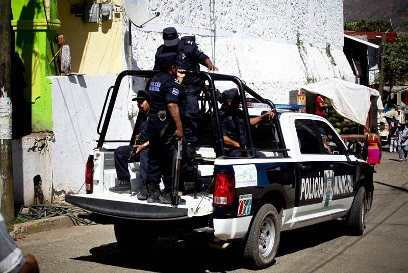 Asesinan a hombre en taxi de Acapulco - policia-acapulco