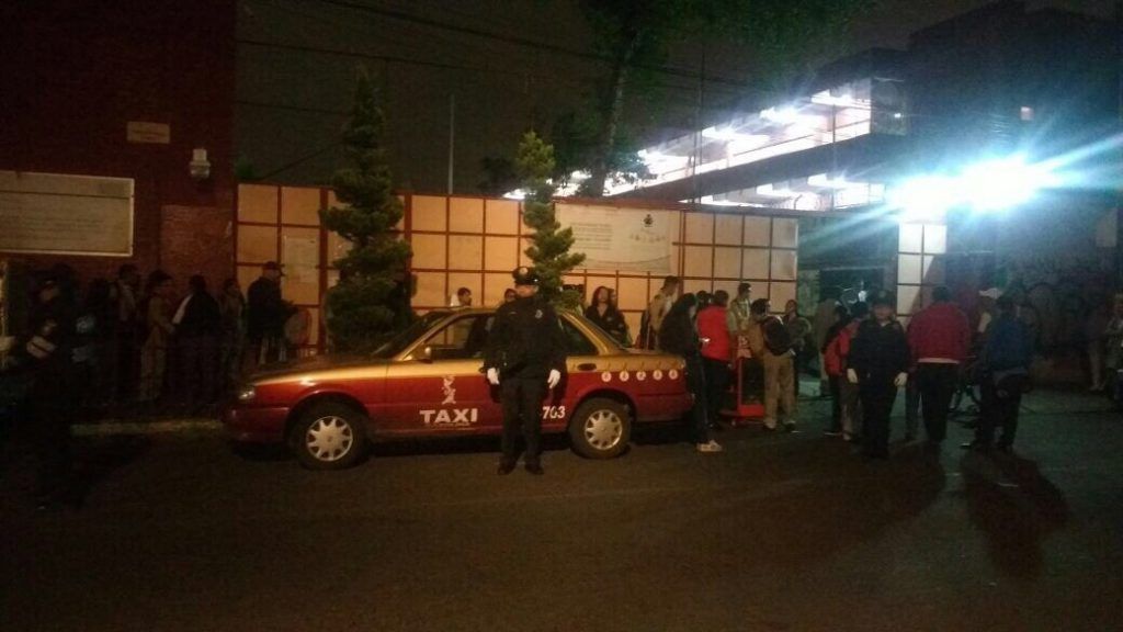 Vigilan regreso a clases 17 mil policías en la Ciudad de México - policias-regreso-a-clases1-1024x576