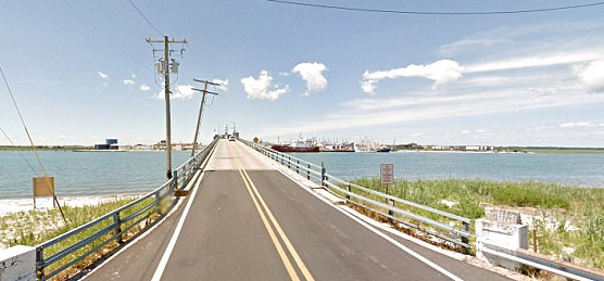 Familia salta puente levadizo en Nueva Jersey