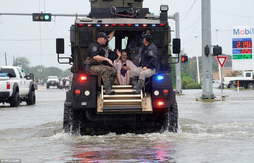 #Galería Houston bajo el agua tras paso de Harvey - reuert-t4545