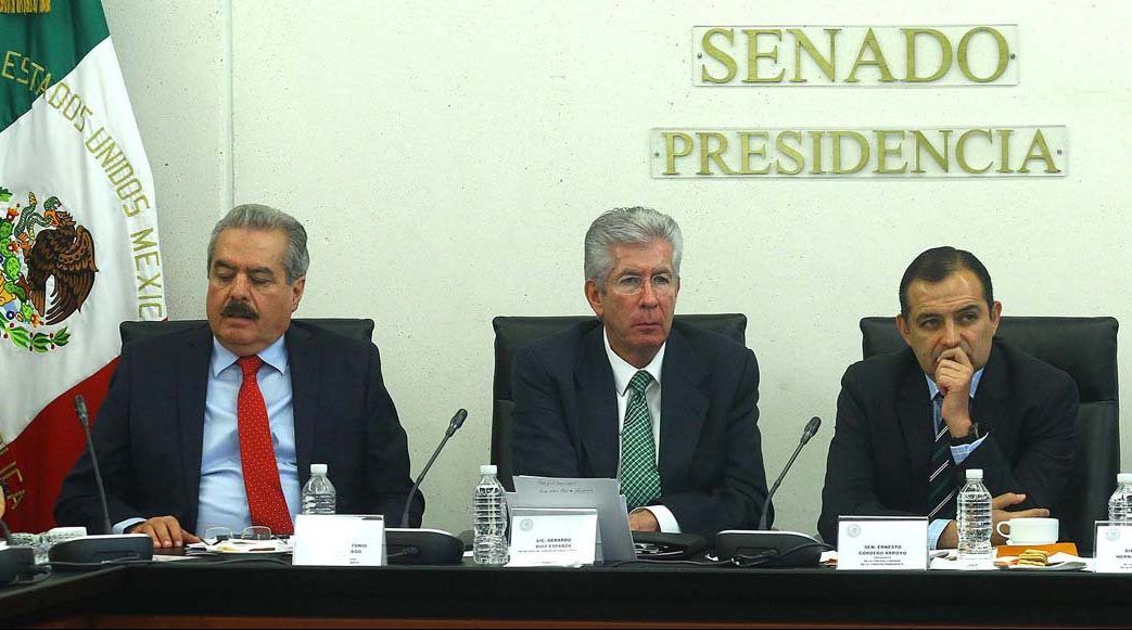 “No ofrecimos indemnizaciones por socavón”: Ruiz Esparza. Familiares contradicen versión de secretario