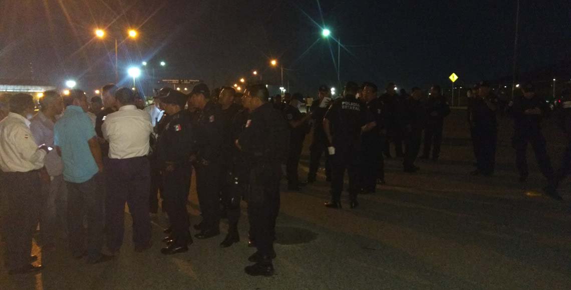 Taxistas se enfrentan a conductores de Uber en SLP