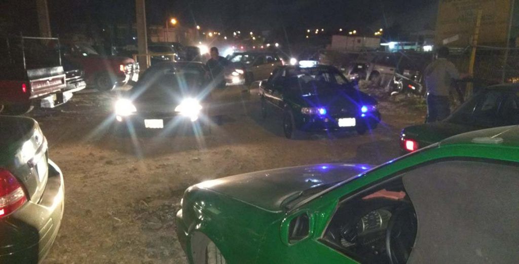 Taxistas se enfrentan a conductores de Uber en SLP - slp-taxis-1024x521