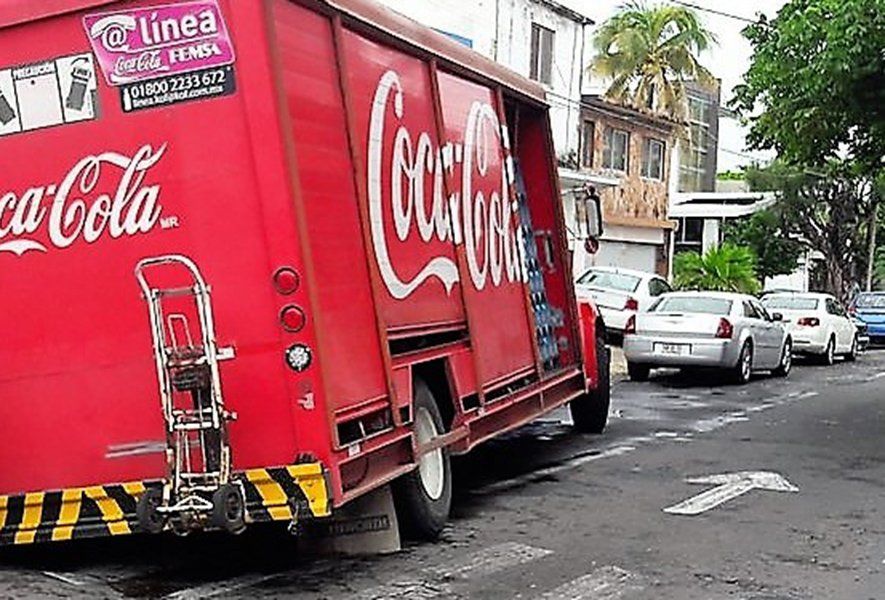 Camión cae en socavón en Veracruz - socavon-veracruz