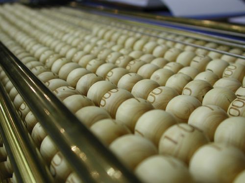 Con un boleto de lotería gana más 758 mdd - suerte-