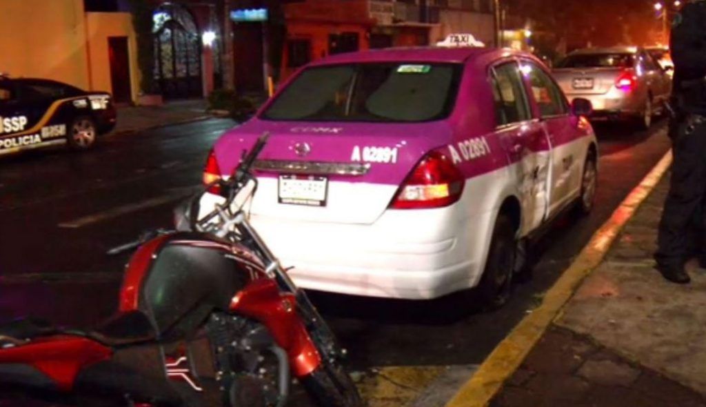 Hombre muere a bordo de taxi en Iztacalco