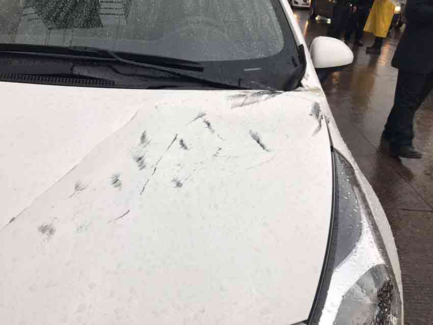 Torton impacta contra auto tras perder la llantas en Circuito Interior - torton-3