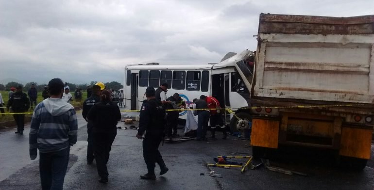 Accidente carretero en Estado de México deja dos muertos Accidente carretero en Estado de México deja dos muertos