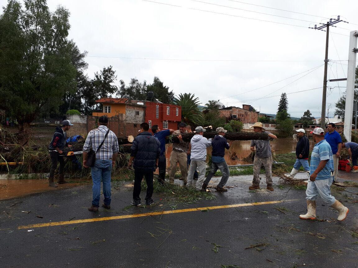 Tromba en Michoacán deja un muerto y cuatro desaparecidos - tromba-michoacán