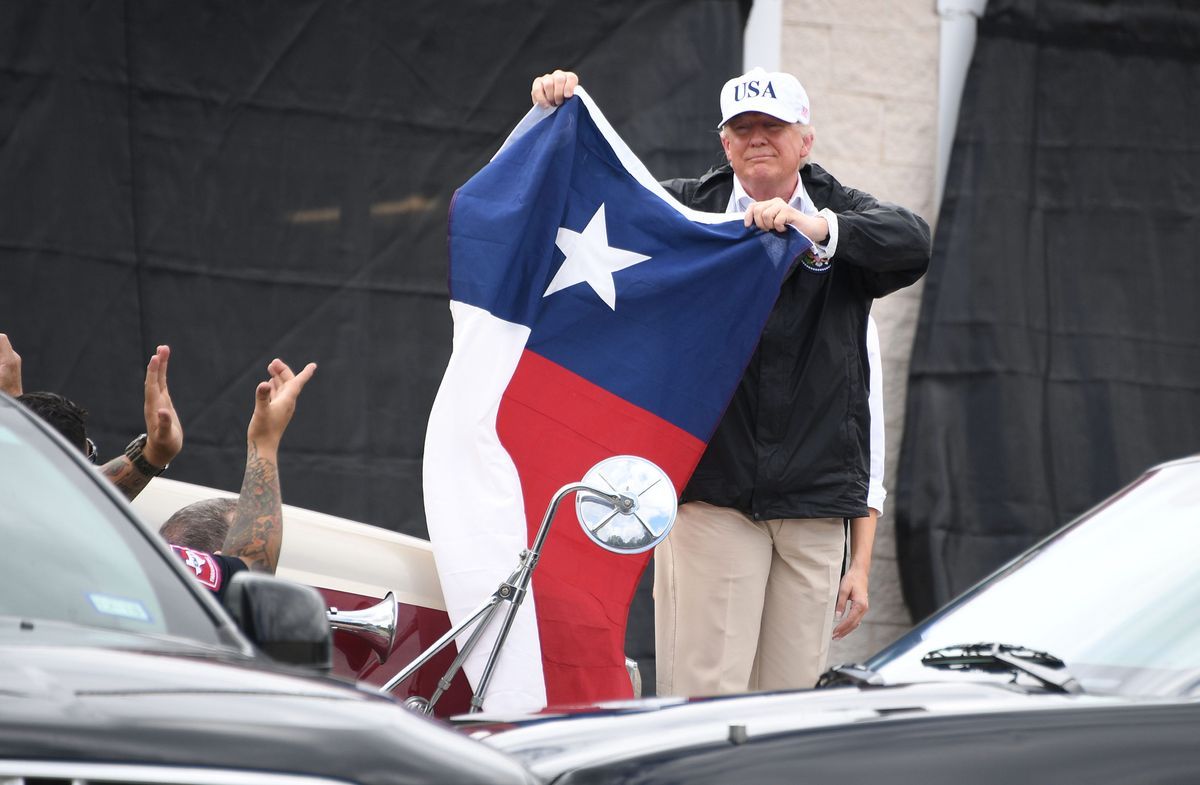 Trump solicita 7 mil 900 mdd para recuperación tras Harvey