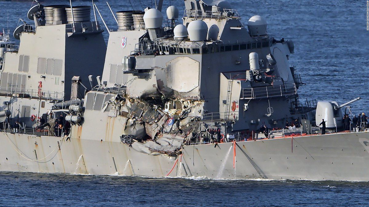 EE.UU. recupera cuerpos de marinos del accidentado USS John S. McCain