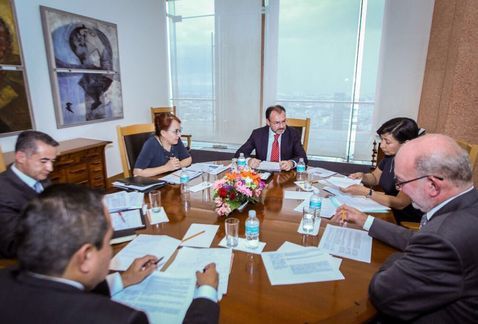 Videgaray analiza situación de Venezuela con embajadores