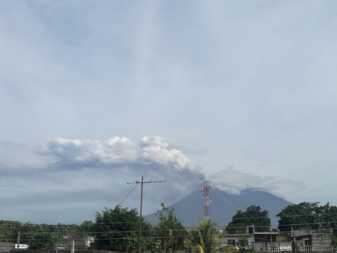 Volcán de fuego de Guatemala entra en fase de erupción