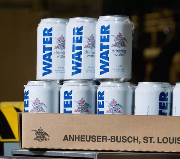 Cervecera envía latas con agua para ayudar a afectados por Harvey - water-2
