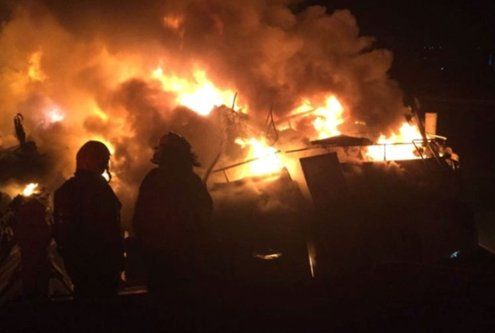 Se incendia yate en Cancún - yate-cancun-1