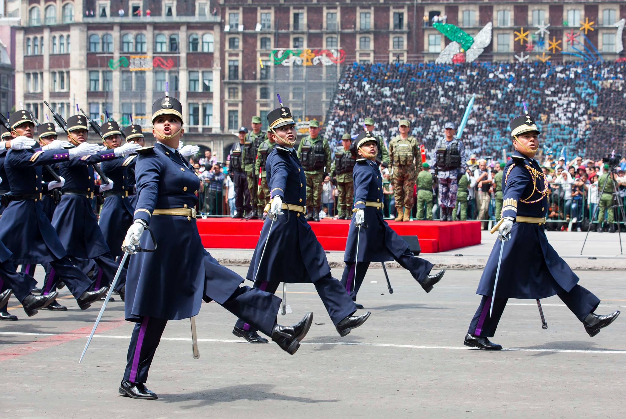 Mujeres dirigen por primera vez contingentes en Desfile Militar - 21543878_10155714953889337_850854156728963012_o