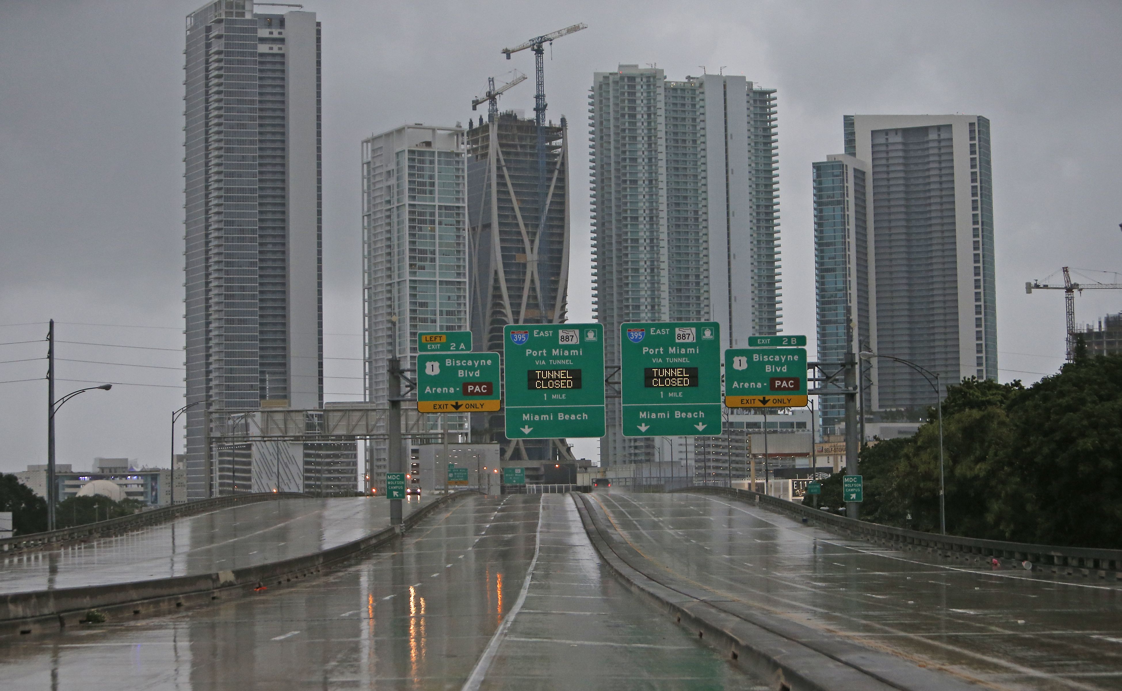 Autoridades piden a la población no salir de refugios tras el paso de Irma