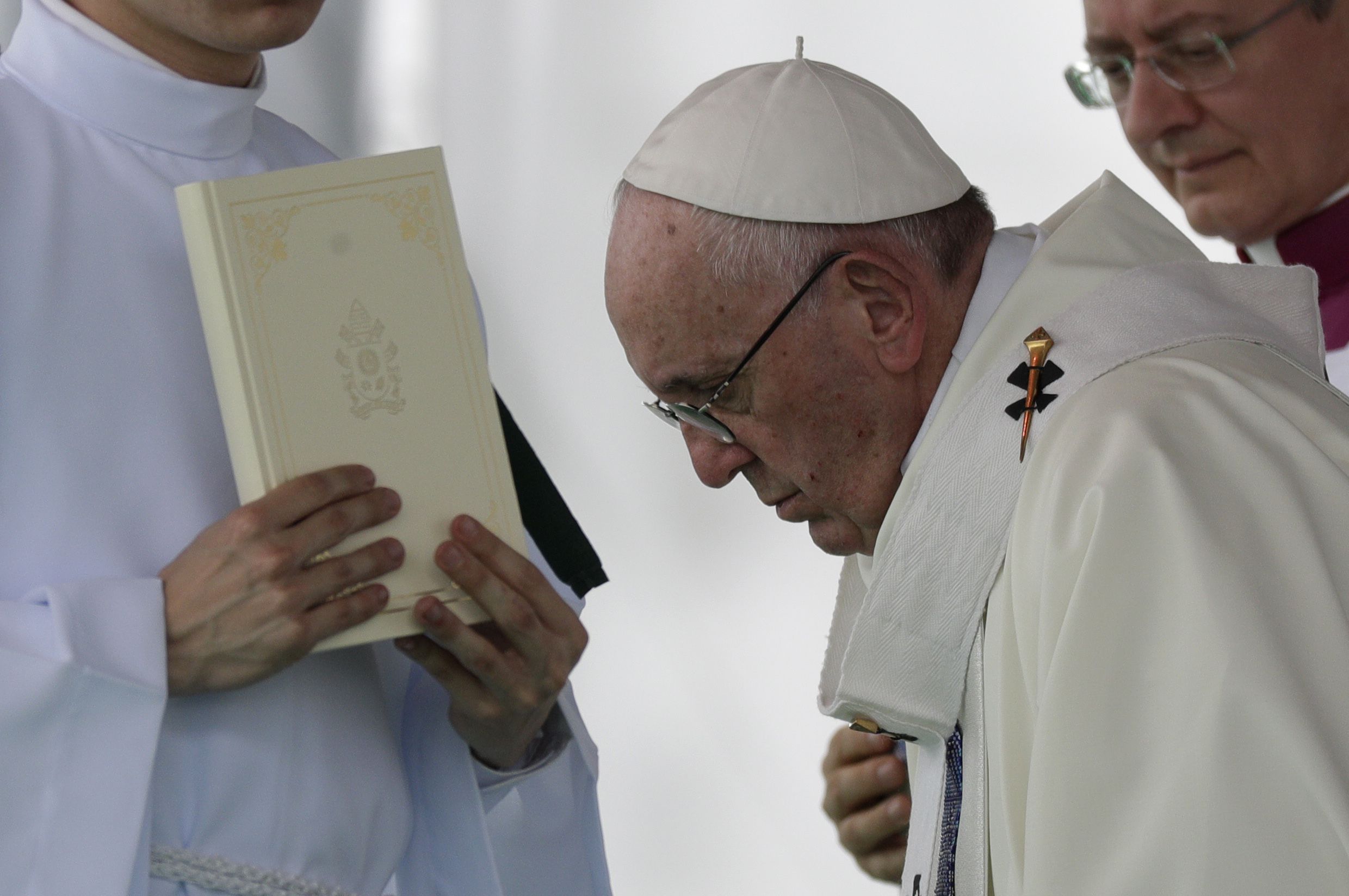 Papa Francisco pide dejar la rígida ortodoxia eclesiástica - AP17252622537100