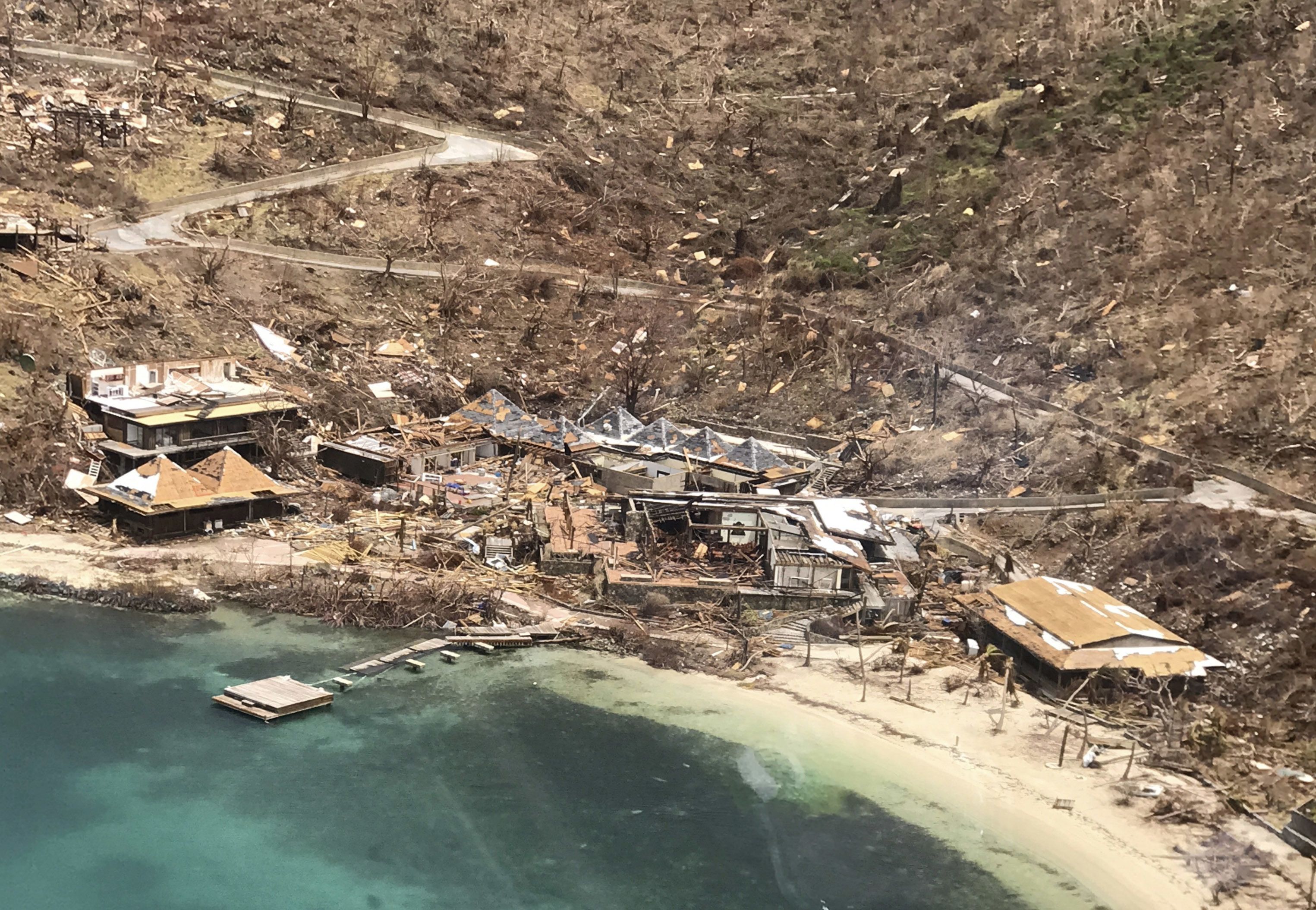 María sube a categoría 3 mientras avanza por el Caribe - AP17261041697386