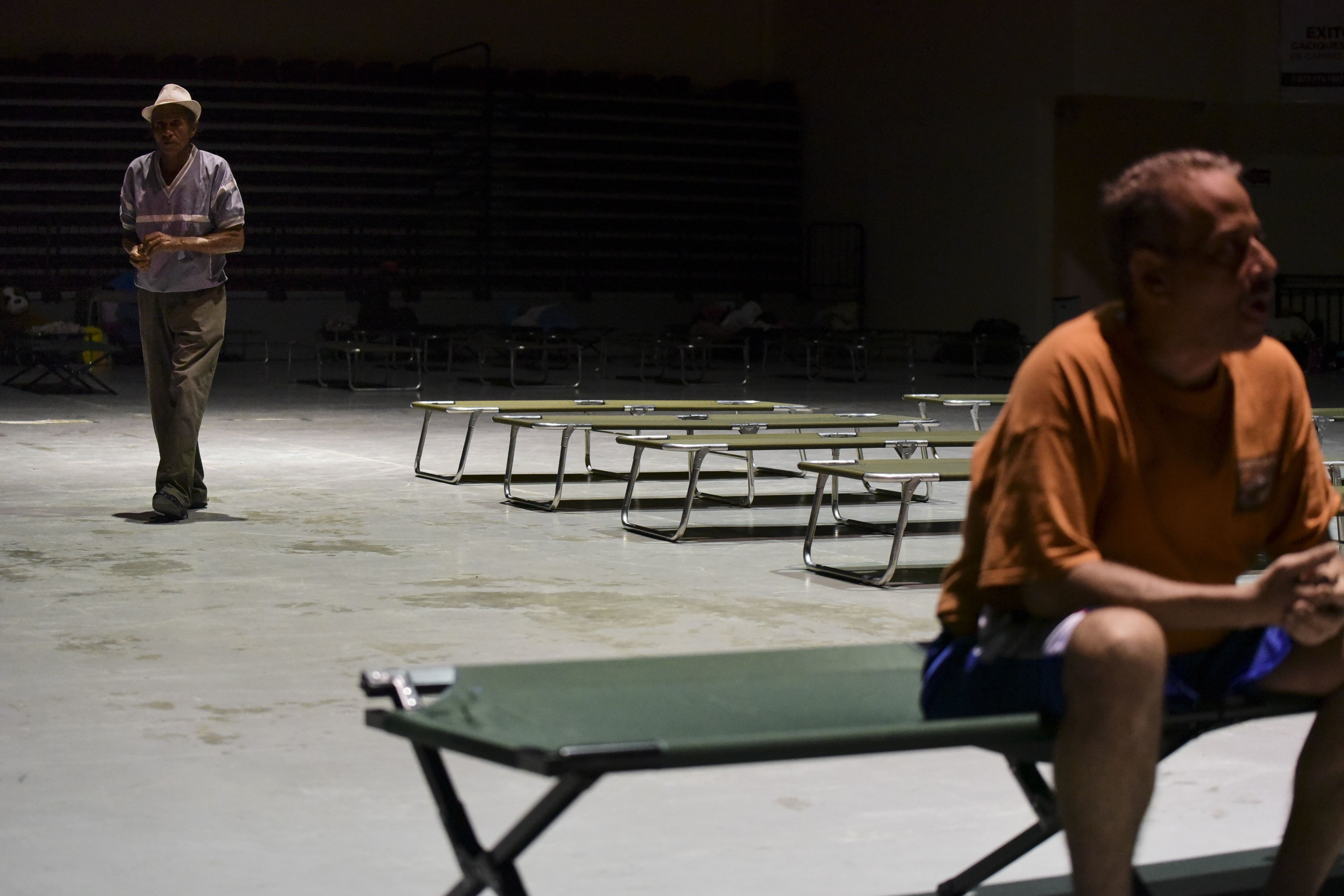 Huracán María toca tierra en Puerto Rico - AP17263283570657