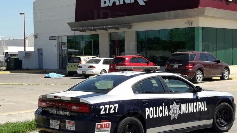 Intento de asalto en banco deja guardia de seguridad muerto en Culiacán - Banco-Culiacán-3-Foto-de-@koneocho