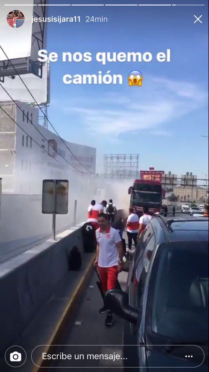 Se incendia camión del Necaxa - Camión-Necaxa-Foto-de-jesusisijara11