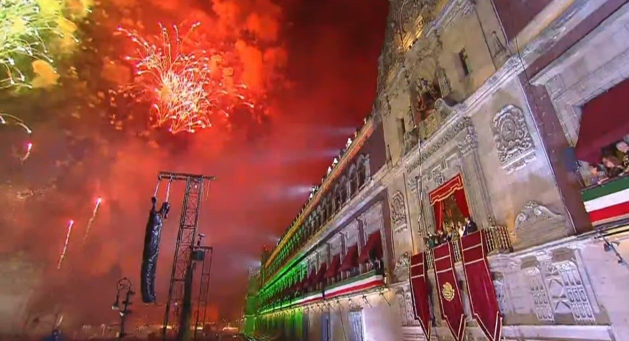 EPN destaca la solidaridad de los mexicanos en el Grito de Independencia - Captura-2