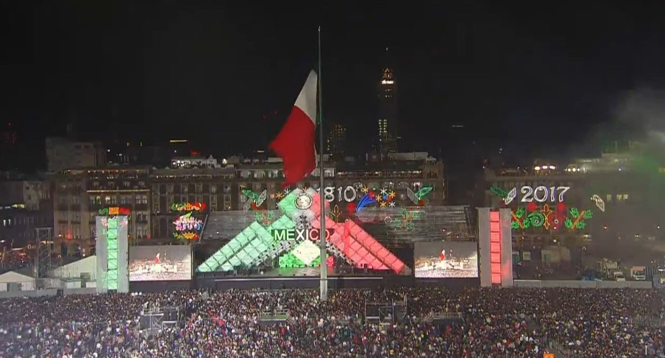 EPN destaca la solidaridad de los mexicanos en el Grito de Independencia - Captura-4
