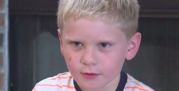 Niño de seis años salva a sus primos de 21 meses de morir ahogados