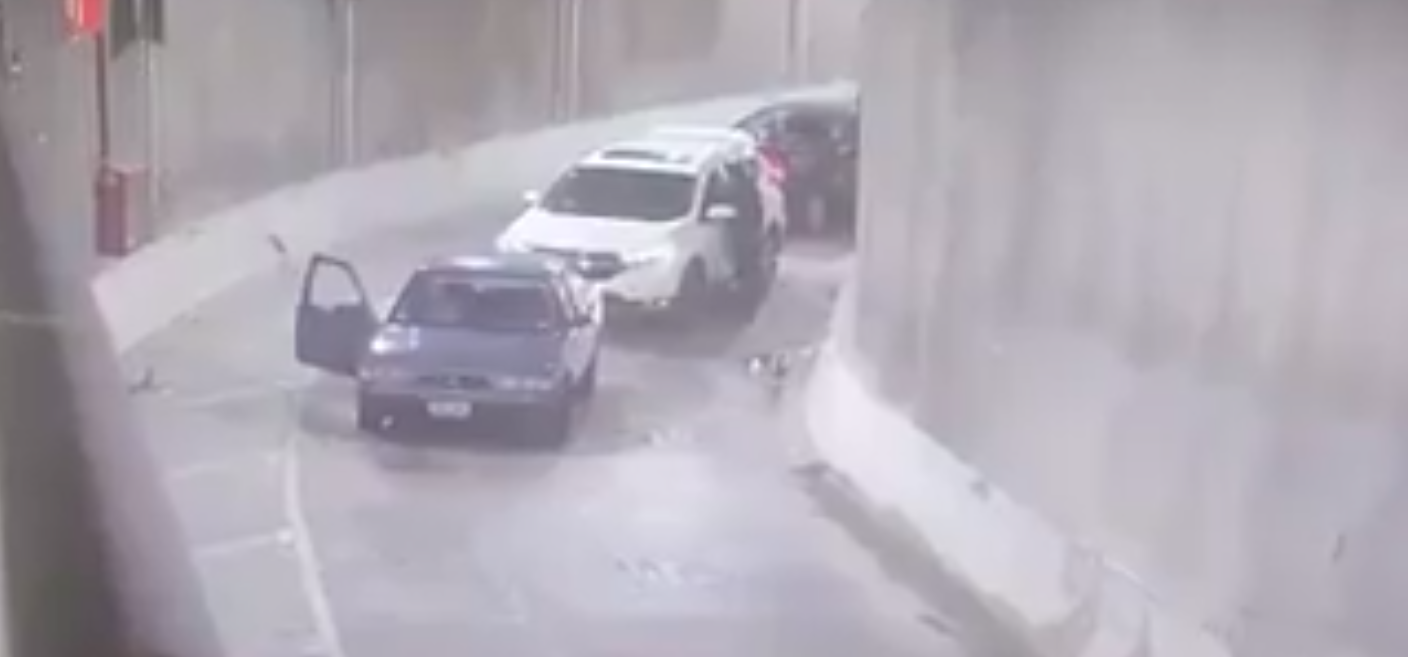 #Video Asaltan a conductor en Deprimido de Mixcoac