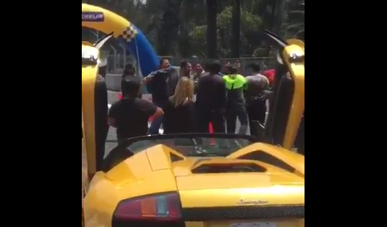 #Video Hombre enfurece porque no lo dejan conducir Lamborghini sin casco