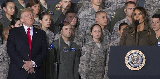 #Video Saludo entre Melania y Donald Trump vuelve a ser criticado