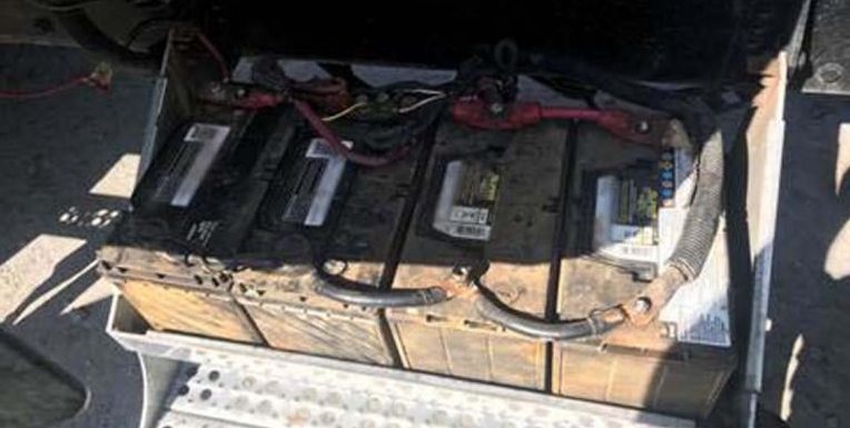 Detienen a tráiler con batería llena de crystal en Tamaulipas