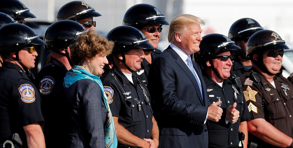 Policía queda herido tras escoltar a Trump al aeropuerto