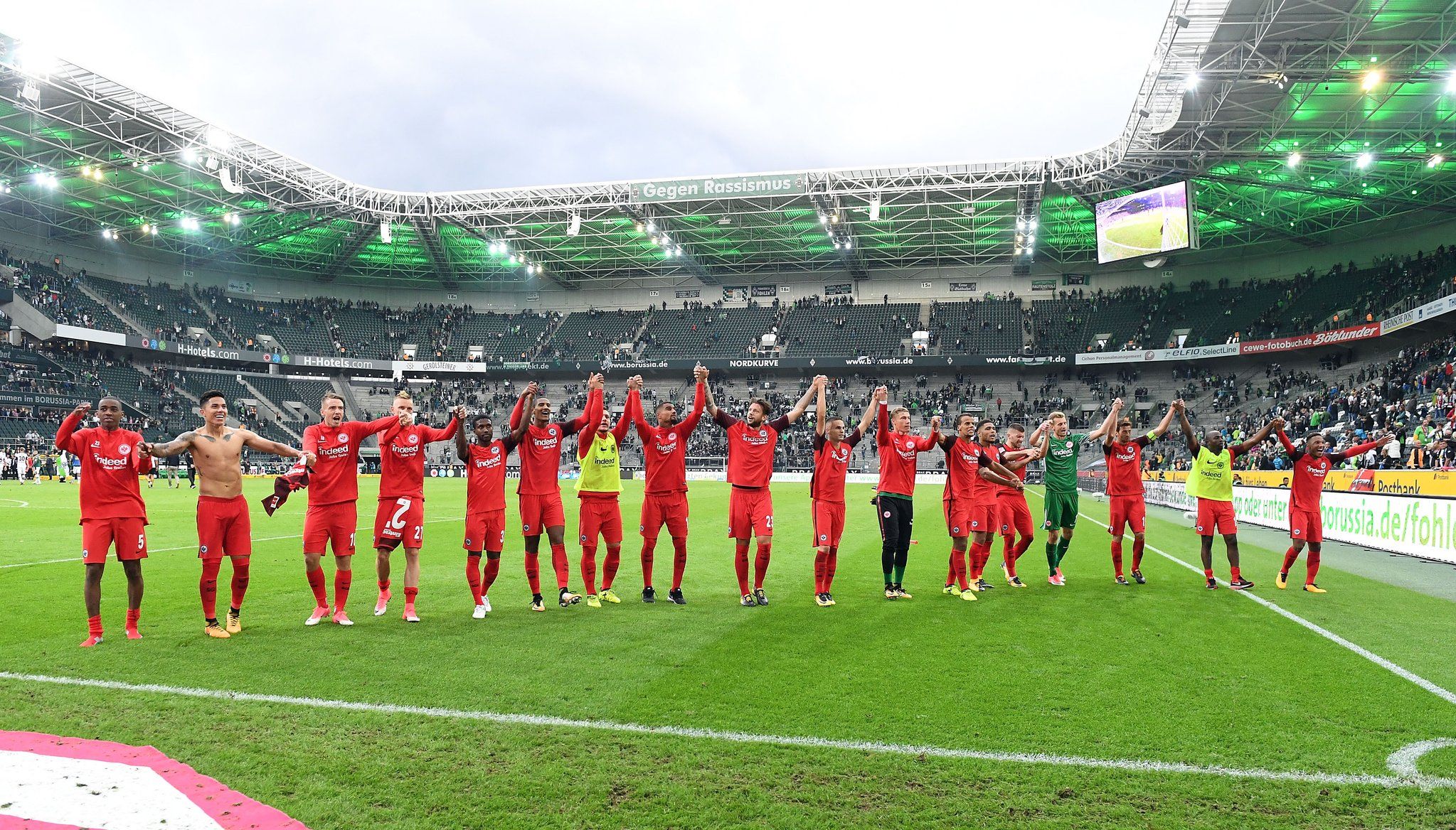 Carlos Salcedo debuta en el Eintracht Frankfurt en su primera victoria - Carlos-Salcedo-debut-Foto-de-Eintracht