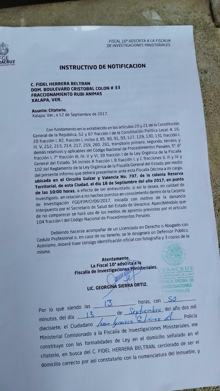 Entrega FGE citatorio a exgobernador de Veracruz - Citatorio-veracruz-Foto-de-Quadratín