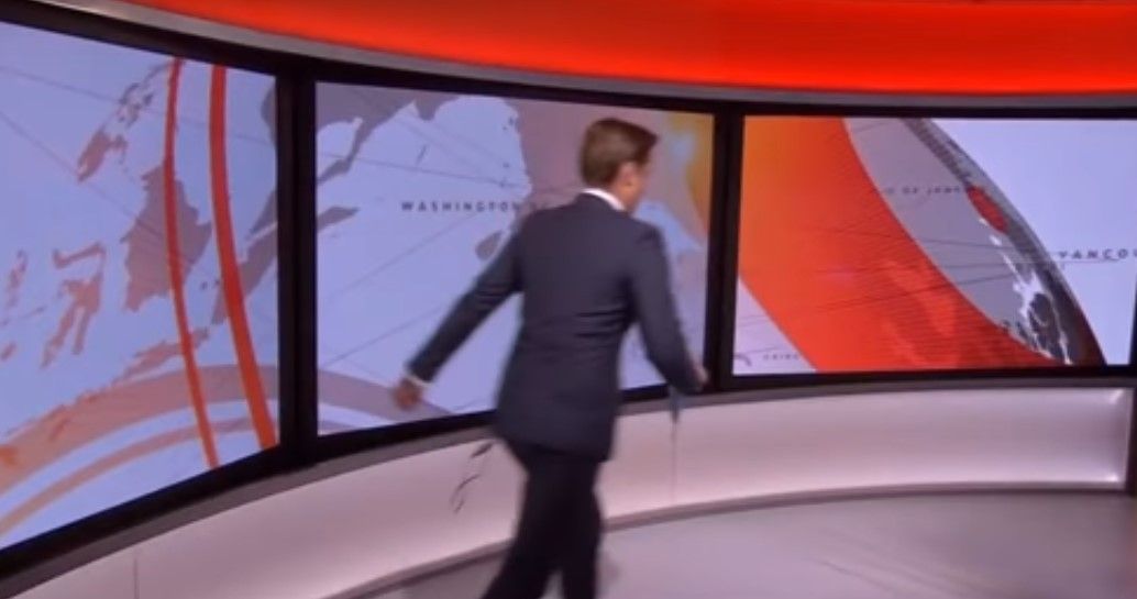 #Video Presentador de noticias sufre momento incómodo en vivo