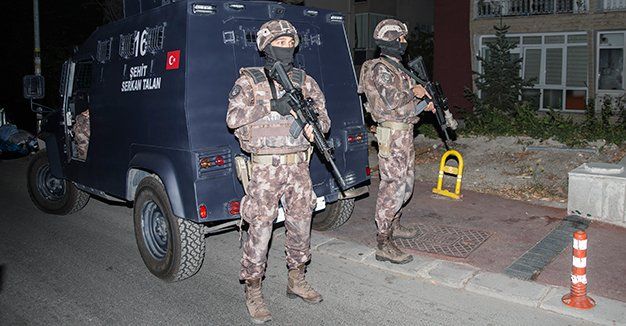 Detienen a 74 presunto miembros del Estado Islámico en Estambul - DJgys4bXgAACraw