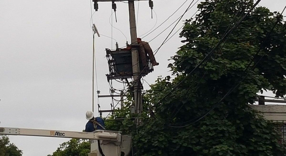 Presunto delincuente muere electrocutado en Naucalpan